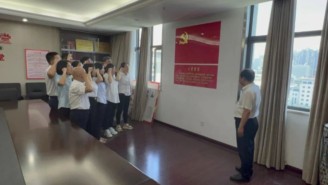 南昌市冰球突破集团喜迎七一 庆党华诞